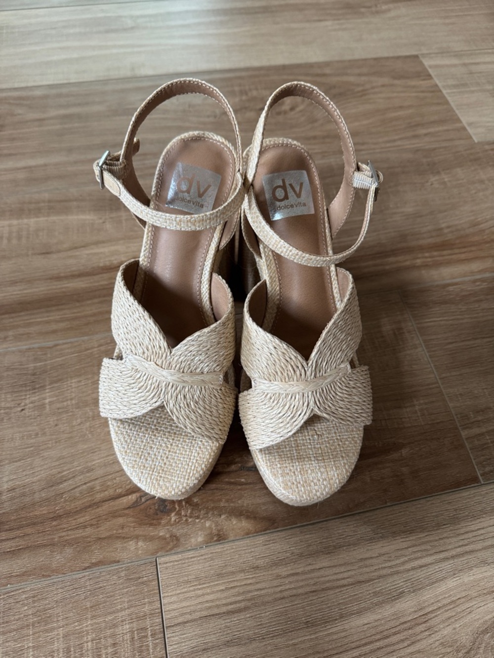 Never Worn dv Dolce Vita Wynston Platform Sandals 7.5